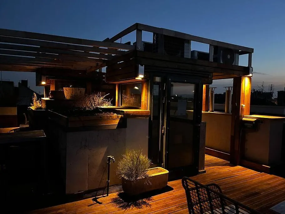 Stylish Apartment With Shared Rooftop Terrace/Jacuzzi Budapest Hungary