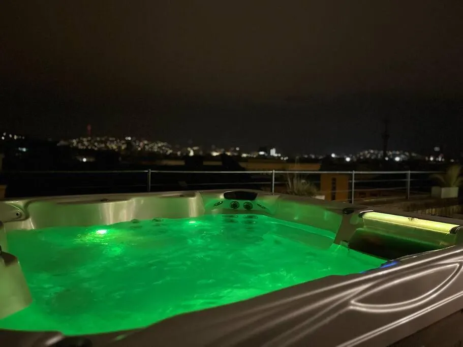 Stylish Apartment With Shared Rooftop Terrace/Jacuzzi Budapest